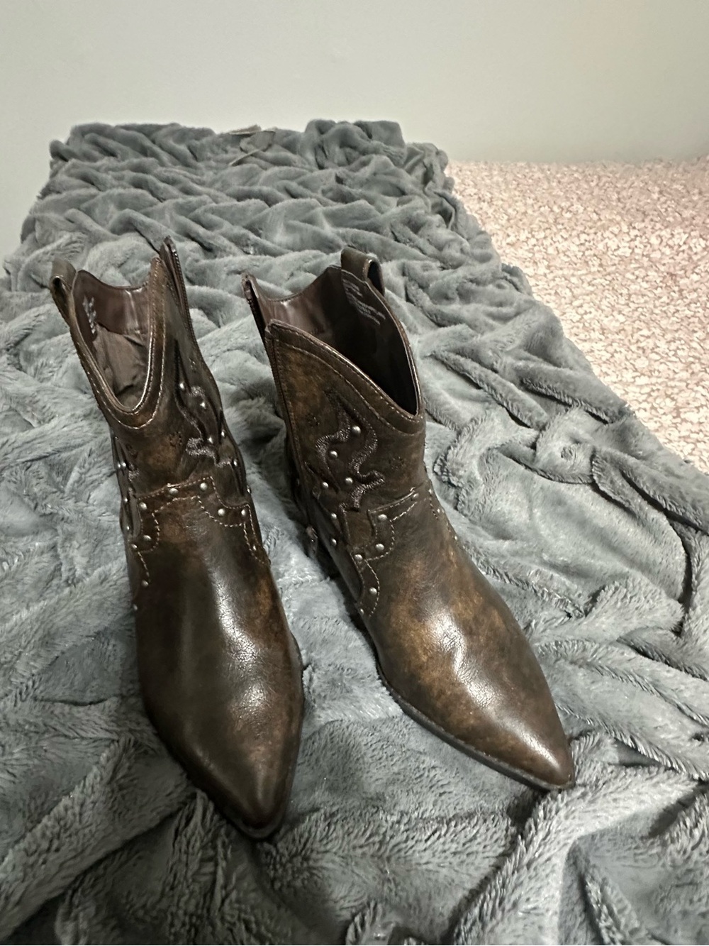 Pointed Toe  Brown Leather Western Ankle Boots size 7w
